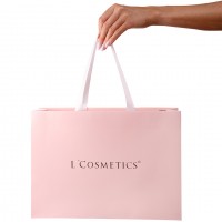 Подарочный пакет с атласной лентой и золотым логотипом