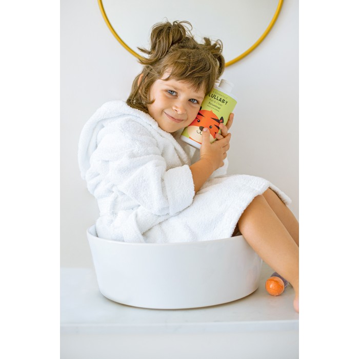 Детская пена для купания серии "LULLABY" с экстрактом спелых фруктов 750 мл.  Не содержит: SLS, парабенов, силиконов, синтетических красителей.